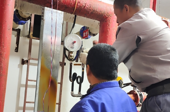 消防施工低壓壓力開關(guān)和電接點壓力表的區(qū)別